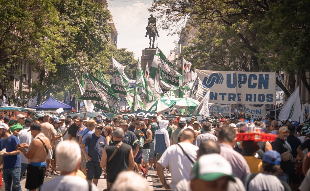 Tensión en el centro porteño: la CGT marcha mientras el Senado debate la reforma laboral