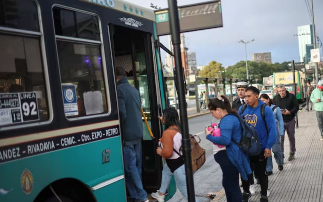 El Gobierno busca destrabar el conflicto con empresas de colectivos por los subsidios